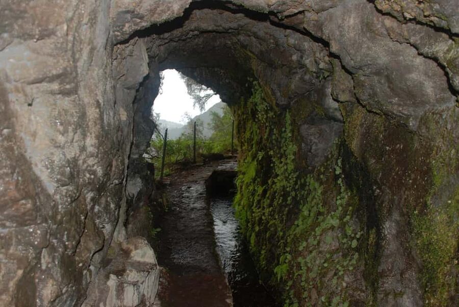 Caldeirão Verde: Queimadas PR9 Transfer and Self-Guided Hike - Why Caldeirão Verde’s levada-and-waterfall route feels special