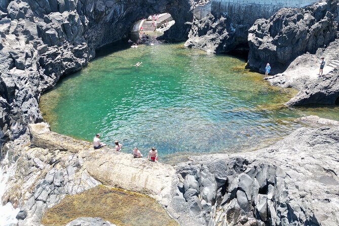Exploring new Northwest frontiers: Beyond Madeira in 4x4 tour - Candelária (Ponta do Sol) to Lombo do Mouro: Switching from Green to Stone