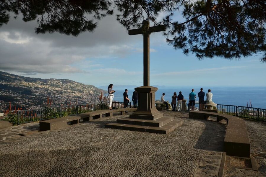 From Funchal: Madeira Nuns Valley Sightseeing Tuk-Tuk Tour - Which guide style this tour seems to deliver best