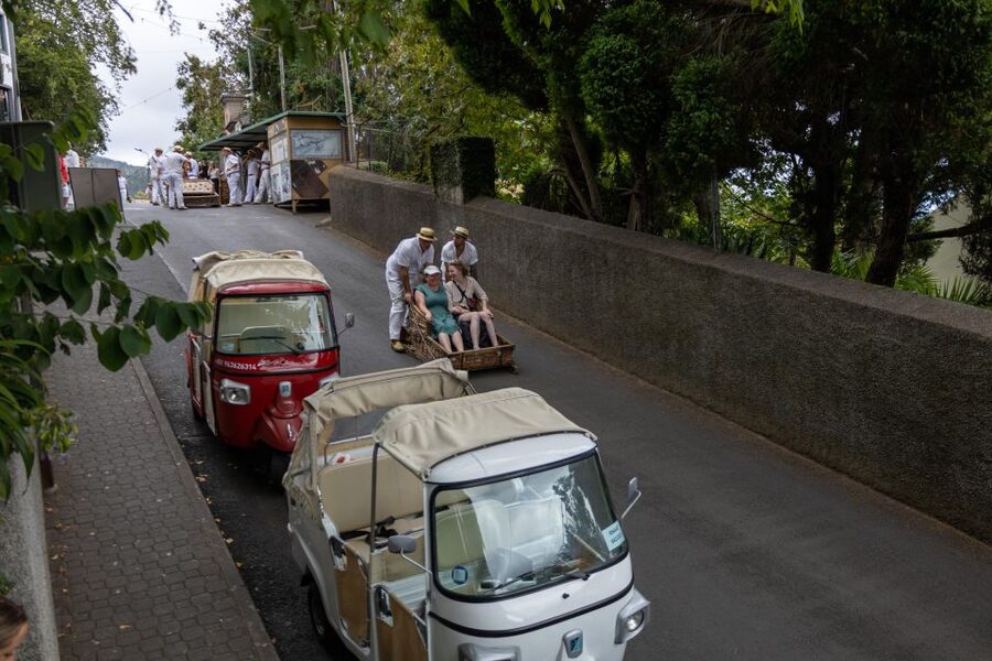 Funchal: Guided Tuk Tuk Tour to Toboggan Rides & Old Town - Practical tips so your 105 minutes feel smooth