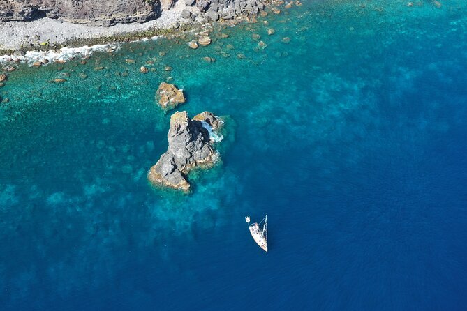 Funchal: Half and Full Day Private Sailboat Tour - Food and drinks: open bar, finger foods, and the AKUA Chef upgrade