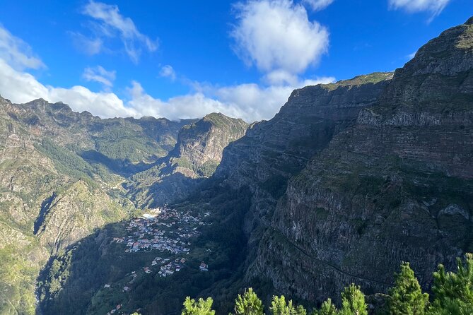 Funchal highlights 5h Private Tour in Madeira - Price and value for a group of up to 4