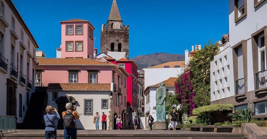 Funchal: Old Town Walking Tour - Finding the start point at Colégio dos Jesuítas do Funchal