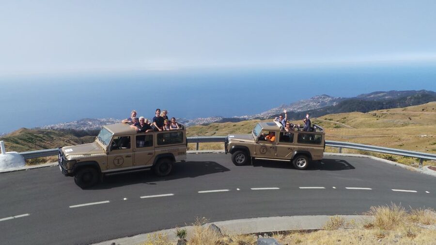 Funchal: Pico Arieiro, Cristo Rei and Dolphins Watching - Santo António da Serra off-road adventure in an open-roof Jeep