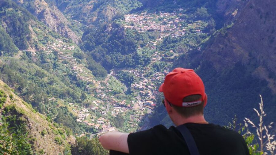 Funchal: Pico Arieiro, Cristo Rei and Dolphins Watching - Marina time in Funchal: transition from Jeep to catamaran