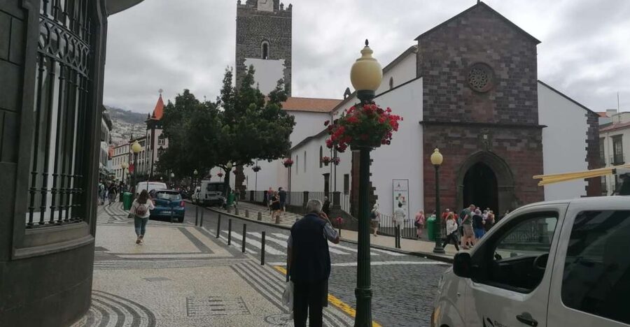 Funchal: Private Guided Tour of Historic Center by Tuk Tuk - Mercado dos Lavradores: A Market Stop That Anchors the Day