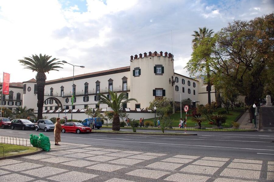 Funchal: Private Guided Walking Tour - Sea Avenue and the City Door, a quick lesson in coastal power