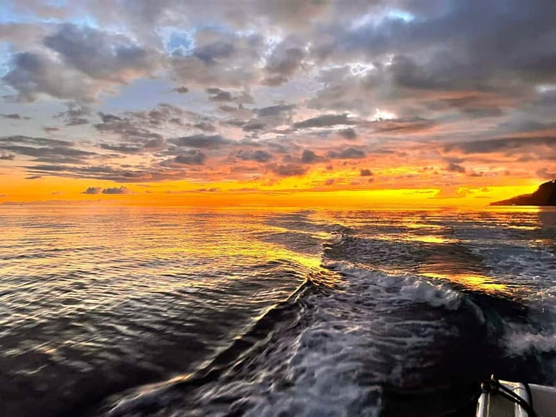 Funchal: Private Sunset Boat Trip - Snorkel & Paddle - Sunset sightseeing plus music on board