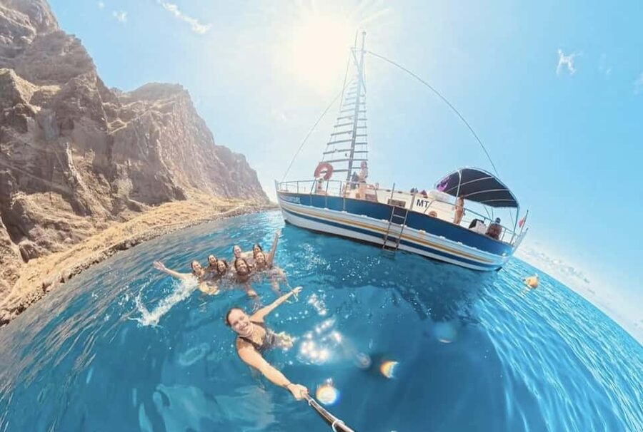 Funchal: Sunset Tour on Traditional Madeiran Boat w/ Drinks - Seating, comfort, and what to bring so you enjoy the swim