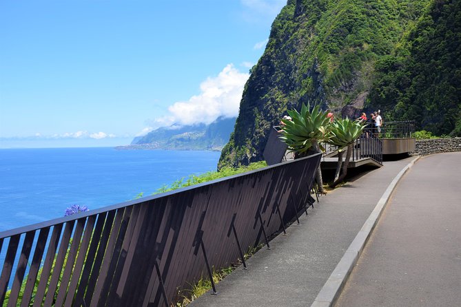 Go West - The most popular tour - Caminho Real da Encumeada PR12: the 1,007-meter viewpoint moment