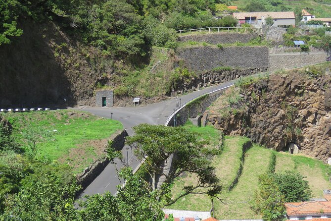 Half day jeep Wine tour and tasting, & sea cliff adventure - Quinta Grande and Campanário: The South Coast That Feels Lived-In