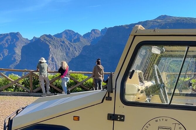 Half Day tour with Madeira Wine tasting - Câmara de Lobos: where the sea is close and the story is personal
