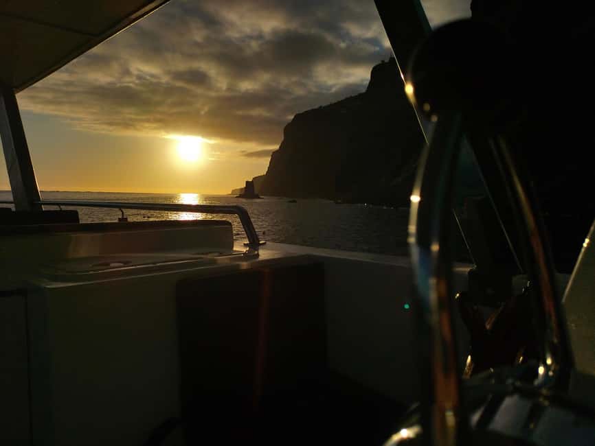 Madeeira: Sunset dinner cruise - The 4-Hour Flow: Pickup, Coach Transfer, and a Clear Rhythm