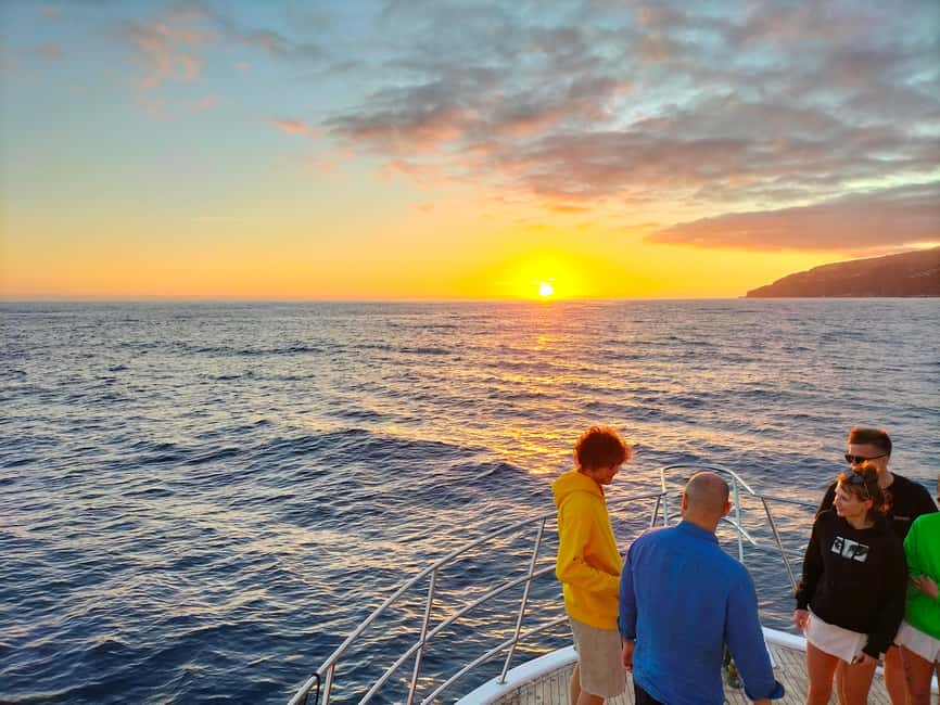Madeeira: Sunset dinner cruise - Funchal Welcome Refreshments: A Small Step That Improves the Whole Day