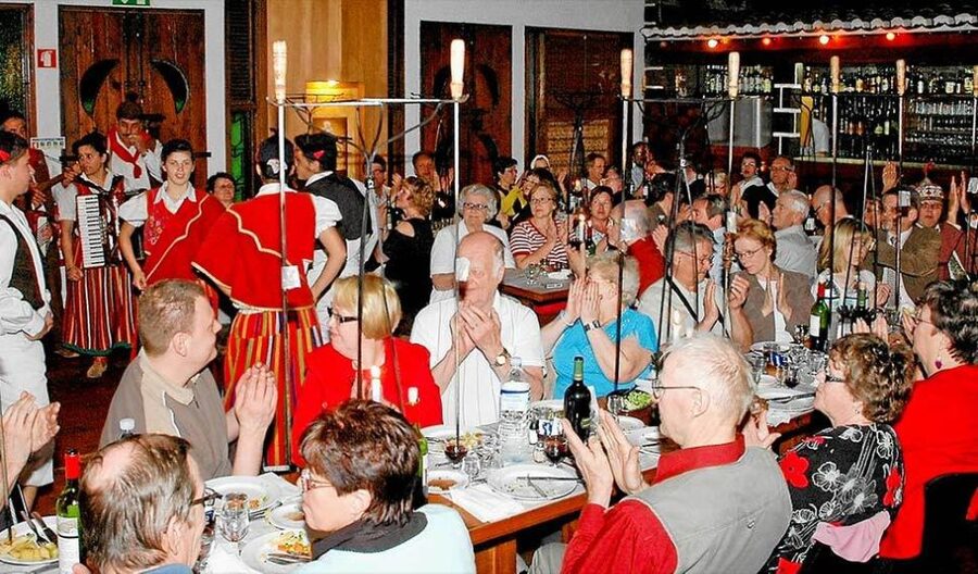 Madeira by Night with Traditional Dinner - Pickup, Timing, and Group Feel: Why Logistics Affect Your Night
