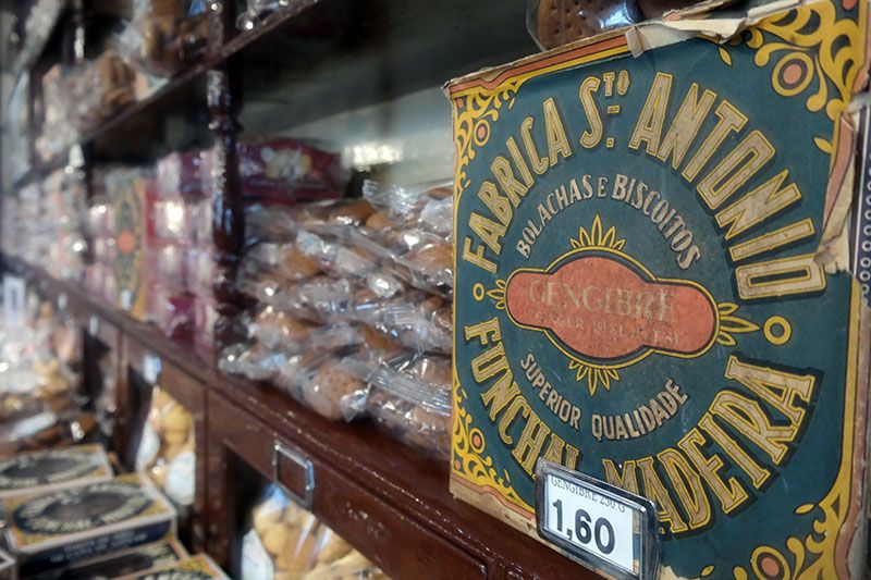 Madeira: Food and Wine Walking Tour in Funchal - Stop 2: Carne Vinho e Alhos, Coral Beer, and Bolo do Caco