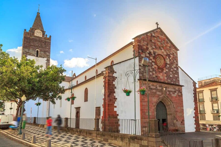 Madeira: Funchal's Eco Private City Tour - Meeting Point, Pickup Zones, and What Fits
