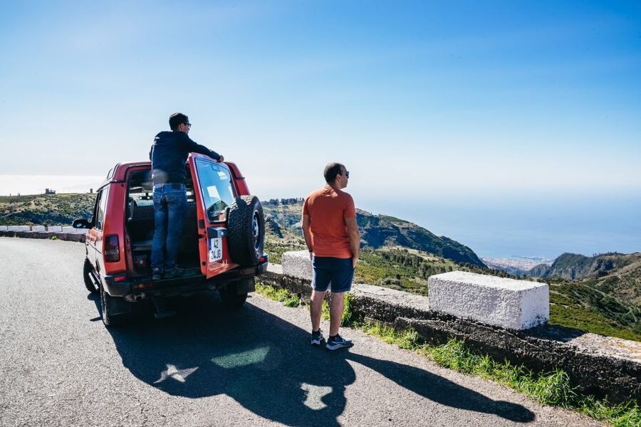 Madeira: Half-Day Pico Arieiro Jeep Tour - Pico do Arieiro, from the trailhead feeling to 1,818 meters of payoff