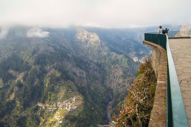 Madeira Half Day Small-Group Tour from Funchal - Stop 1: Miradouro Pico dos Barcelos for bay views fast