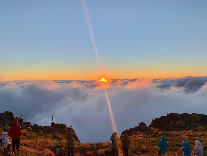 Madeira: Heavenly Sunset Pico do Arieiro with Snacks & Wine - The 5-hour flow, from Pico do Arieiro sunset to Camacha poncha