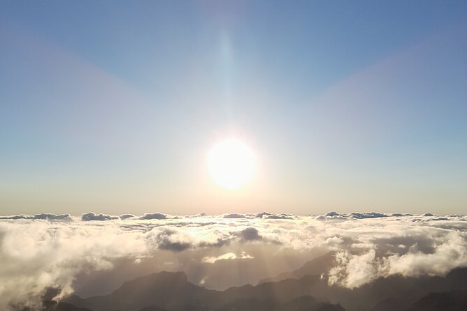 Madeira Pico do Arieiro Sunrise Tour - Breakfast options: warming up at Poiso and getting local comfort