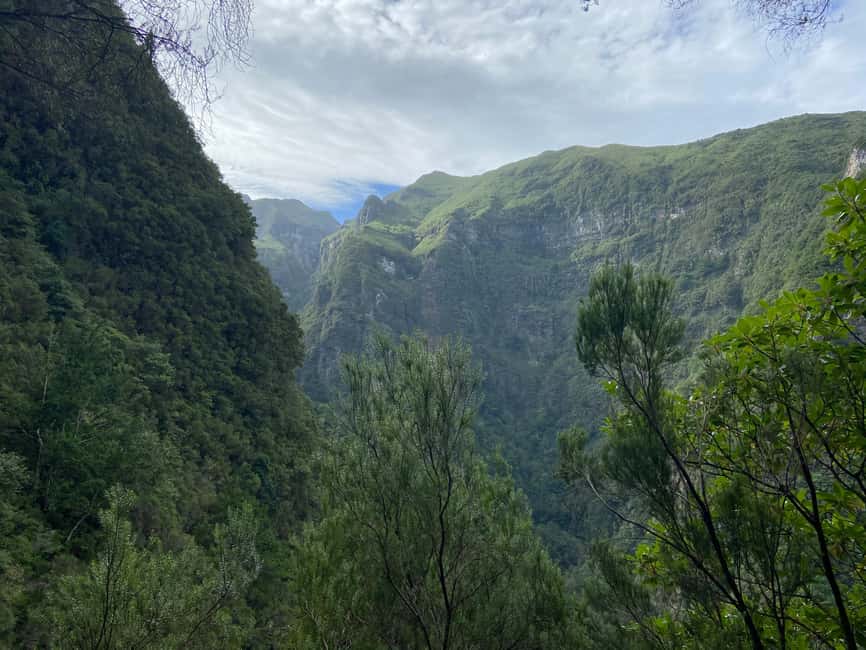 Madeira: PR 9 - Levada do Caldeirão Verde Hike Transfer - Tunnels, puddles, and narrow sections, how to stay confident