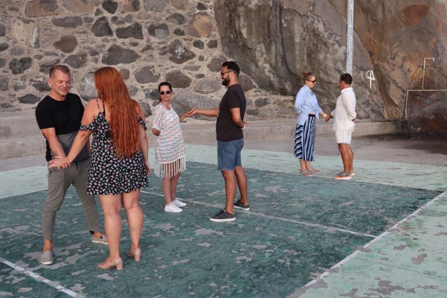 Madeira: Salsa and Bachata dance and discovery experience - Meet Karsten Faber and get sorted into the right level quickly