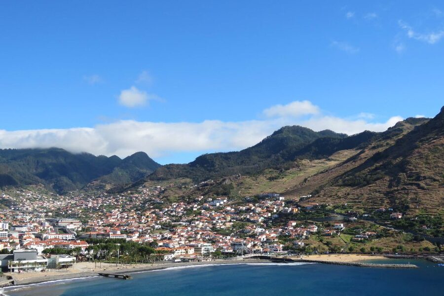 Madeira : Santana & Peaks full day tour by Open 4x4 - Pickup in Funchal, then southeast roads and the north-south divide