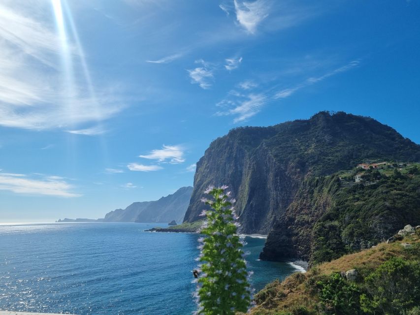 Madeira : Santana, Pico Arieiro, walk full day 4x4 Jeep tour - Pico do Areeiro: the mountain-top stop that can make or break the views