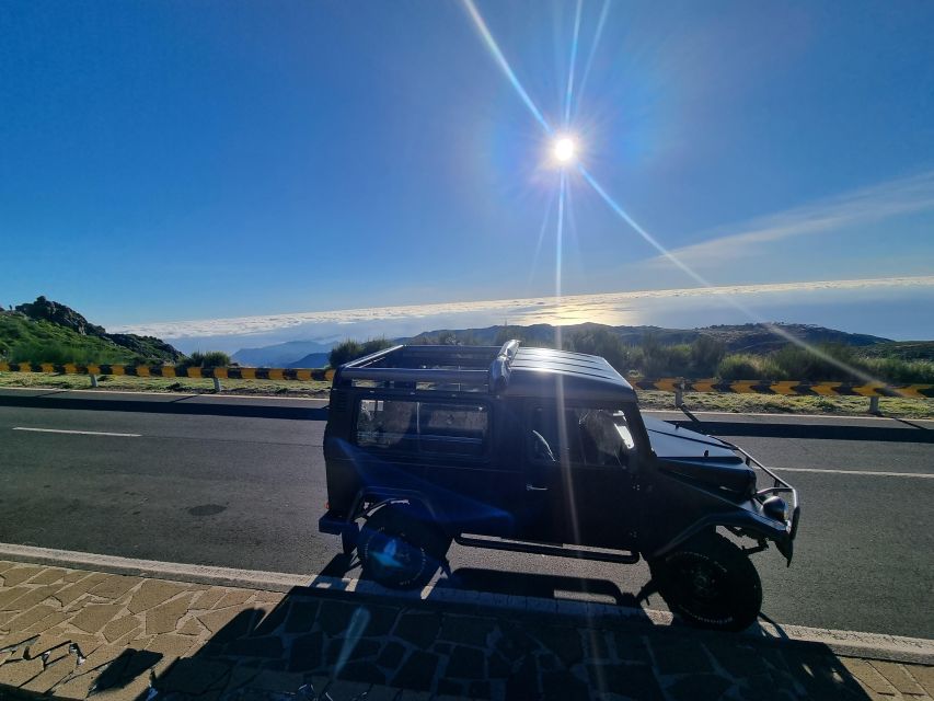 Madeira : Santana, Pico Arieiro, walk full day 4x4 Jeep tour - Pickup in Caniço, Câmara de Lobos, or Funchal (and why distance matters)