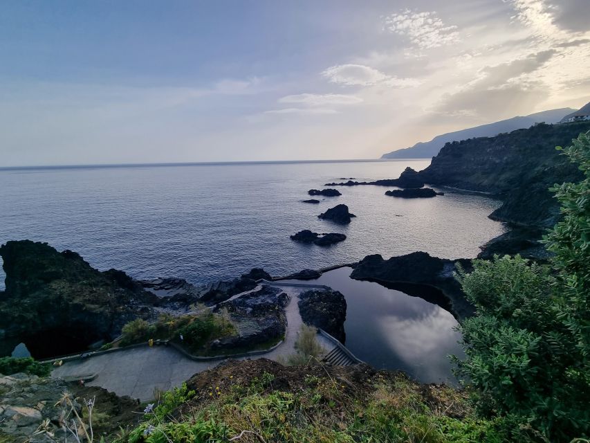 Madeira : SkyWalk, Fanal, Natural Pools 4x4 Jeep Tour - Cabo Girão SkyWalk: the 580-meter glass platform stop