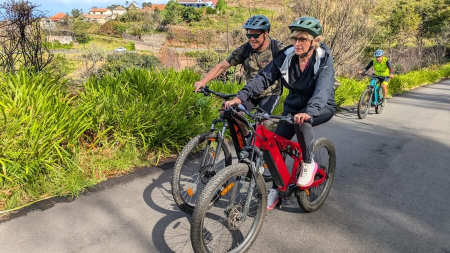 Madeira West coast: Guided Sightseeing E-Bike Tour - The Return Toward Prazeres: Uphill Power and Mountain Valleys