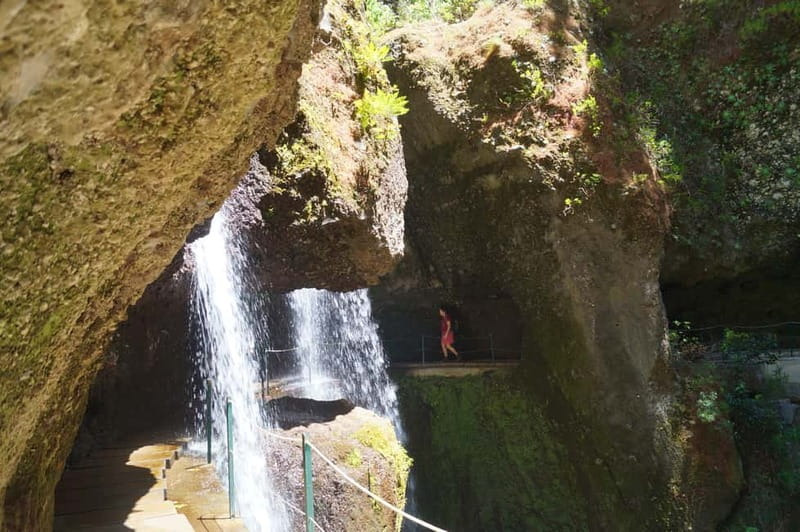 Madeira: Wet your hair in the amazing Levada Nova / Moinhos - Ponta do Sol after the hike: sea time and a flexible break