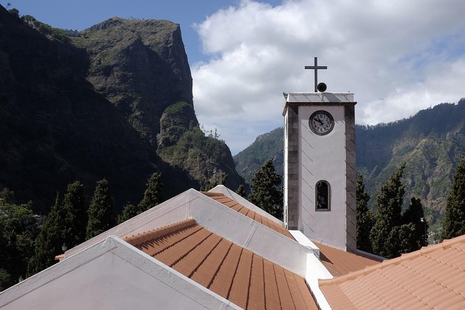 Nuns Valley Tour - Stop 3: Miradouro Pico dos Barcelos for the Drop-Into-Funchal Feeling