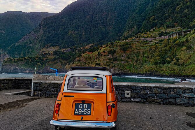 Oldtimer Sightseeing Tour in the West and Northwest - Câmara de Lobos: the cozy kickoff with a free village taste
