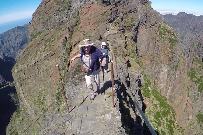 Pico Arieiro To Pico Ruivo / Highest Peak Challenge - Pico do Arieiro (1818m): The Summit Start That Sets the Tone