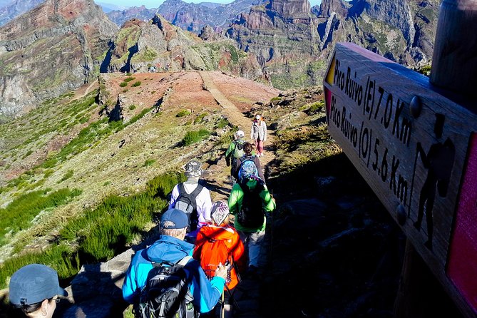 Pico do Areeiro to Pico Ruivo (PR 1) - Hiking Tour in Madeira - Ninho da Manta: the viewpoint that changes the whole hike