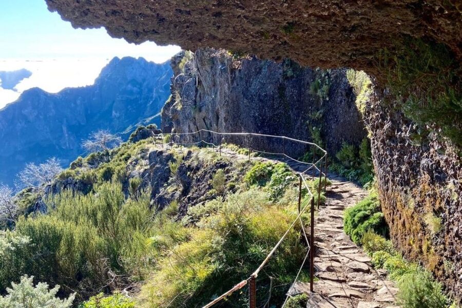 Pico Do Arieiro Pico Ruivo Sunrise or Morning Hike Transfers - Pico do Arieiro: The Start Where the Clouds Do the Talking