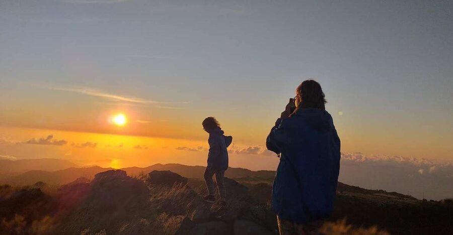 Pico do Arieiro: Private 4x4 Sunrise Trip with Hot Drinks - The Pre-Sunrise Stretch: Scenic Stops That Are Worth the Cold