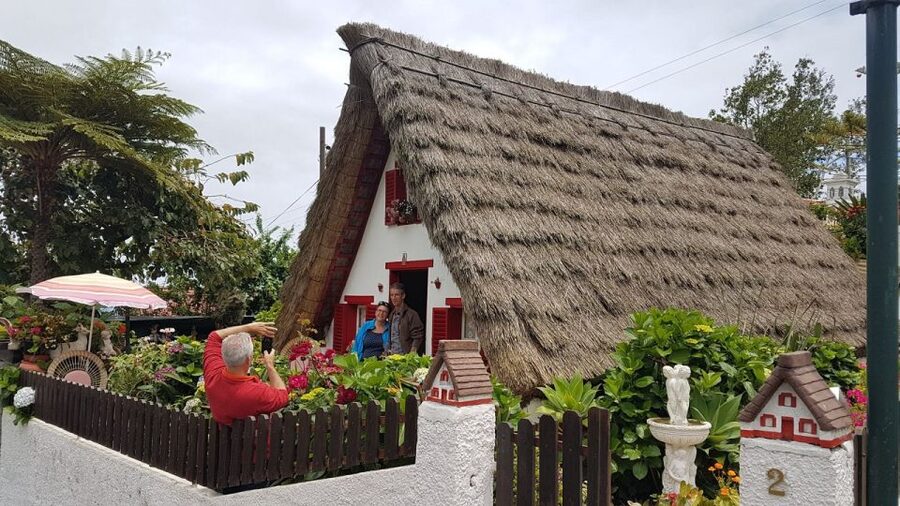 Private Jeep Tour Santana to East-Side - Through Ce(d)ro Gordo and Faial Village: narrow roads, real backyards