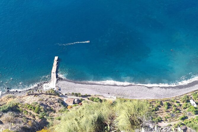 Private Madeira tour 8 people - Santana area and Poncha: a moment you will talk about later