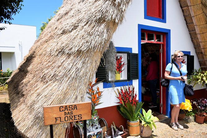 Santana / Typical Houses Tour - Santana: triangular thatched houses, plus the lunch window you actually need