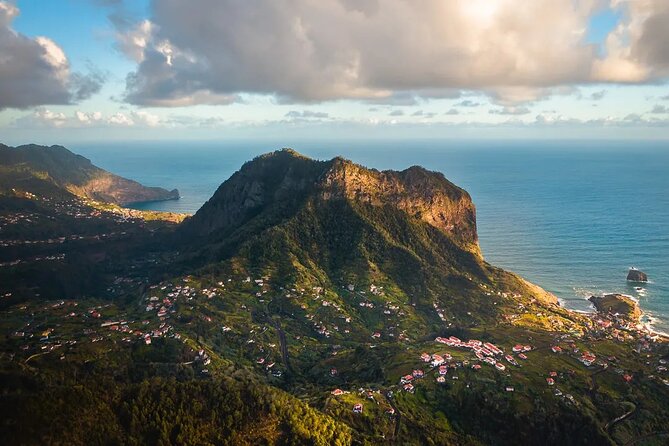Santana / Typical Houses Tour - Faial and the Penha de Águia rock: a natural divider you can spot
