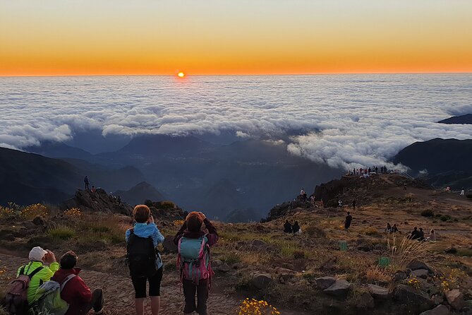 Sunrise in Areeiro Peak - Quick reasons to go