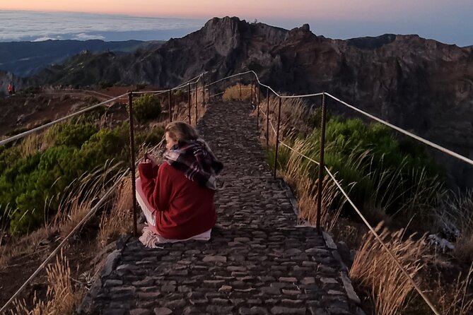 Sunrise in Areeiro Peak - Balcoes de Ribeiro Frio in Laurisilva: flat walking, big forest feeling