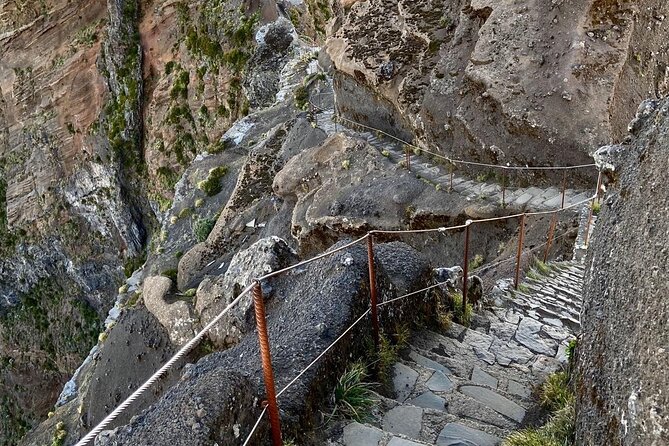 Sunrise Transfer To Pico Do Arieiro, Hike To Pico Ruivo & Return From Teixeira - Turning Around: Drive By Santana Houses, Then Back to Funchal