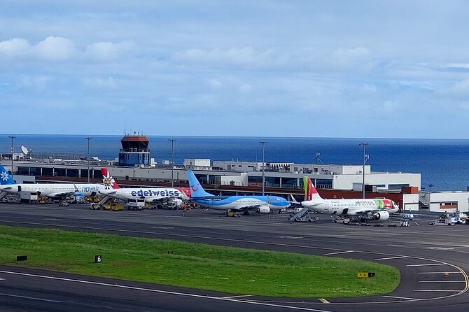Transfer Privado e Confiável: Aeroporto → Funchal (ou vice-versa) - Meet in Arrivals, Show the Voucher, Then Relax