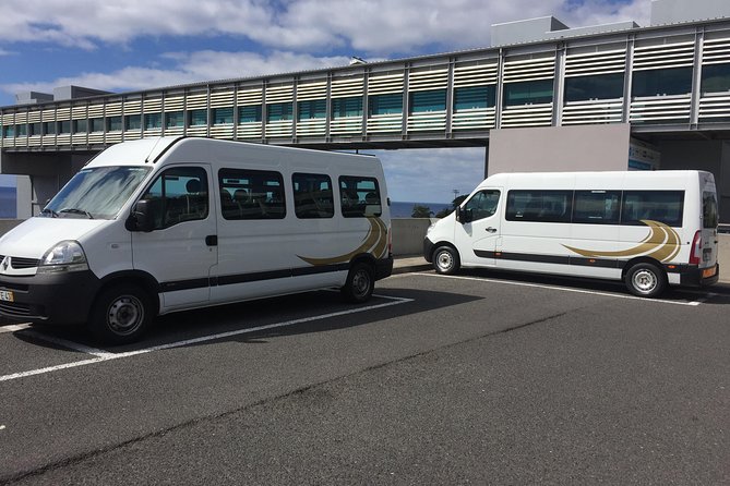 Transfer Privado e Confiável: Aeroporto → Funchal (ou vice-versa) - Drivers, Clean Cars, and Small Madeira Moments